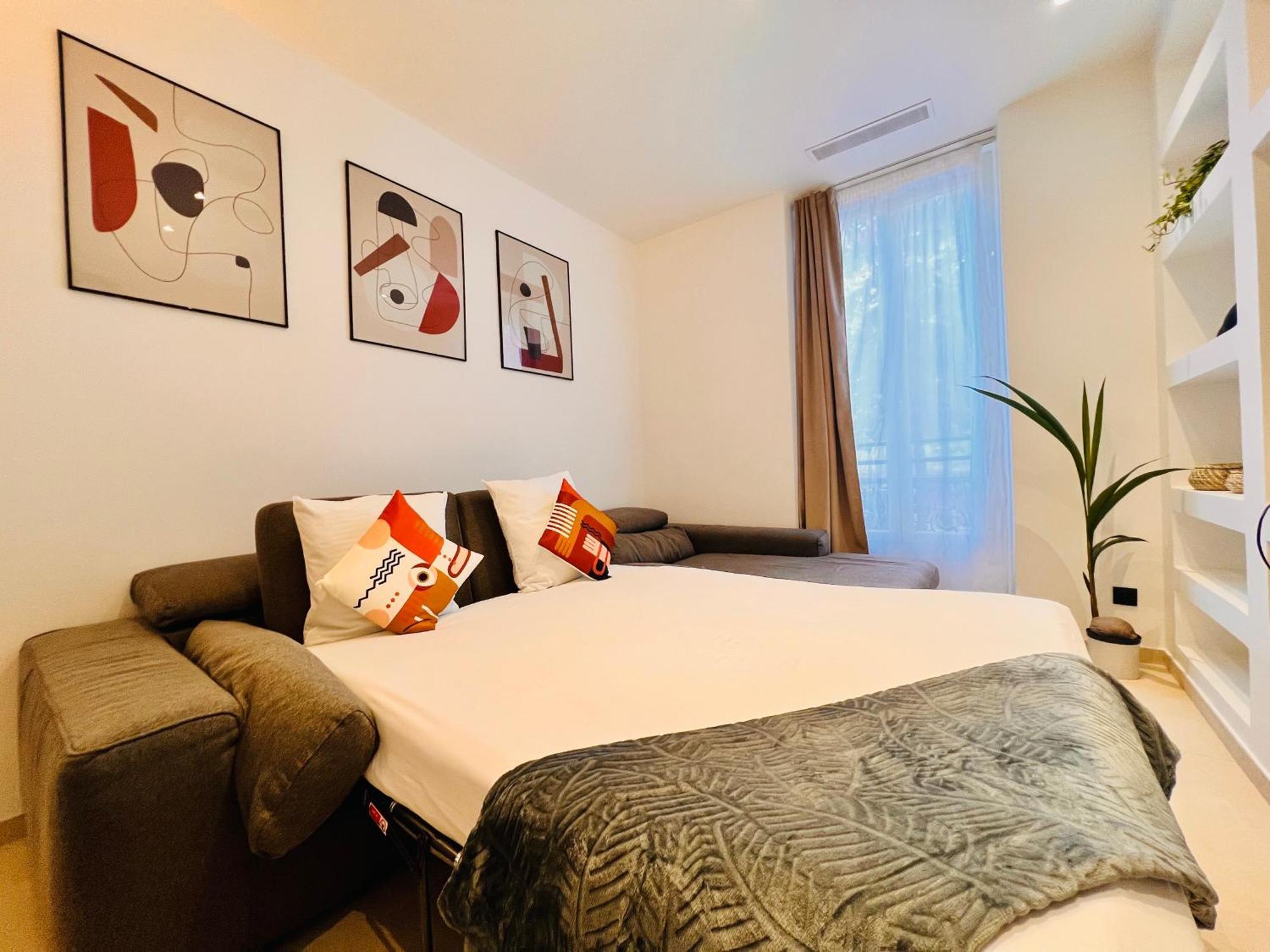 Liberation Center - Private Balcony - 24&7 Reception - Luggage Storage * Nizza